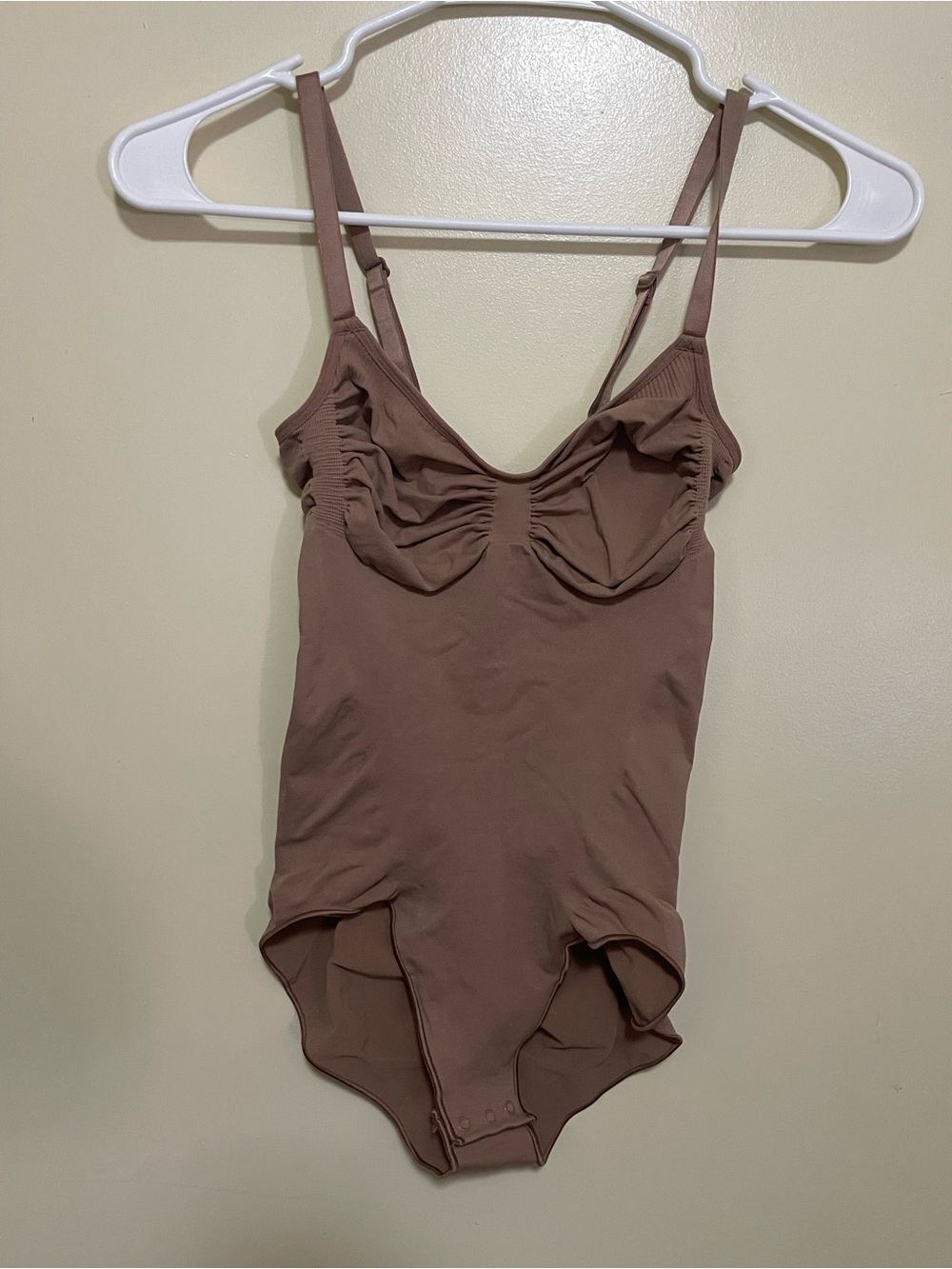 SKIMS Seamless Sculpting Bodysuit - Taupe